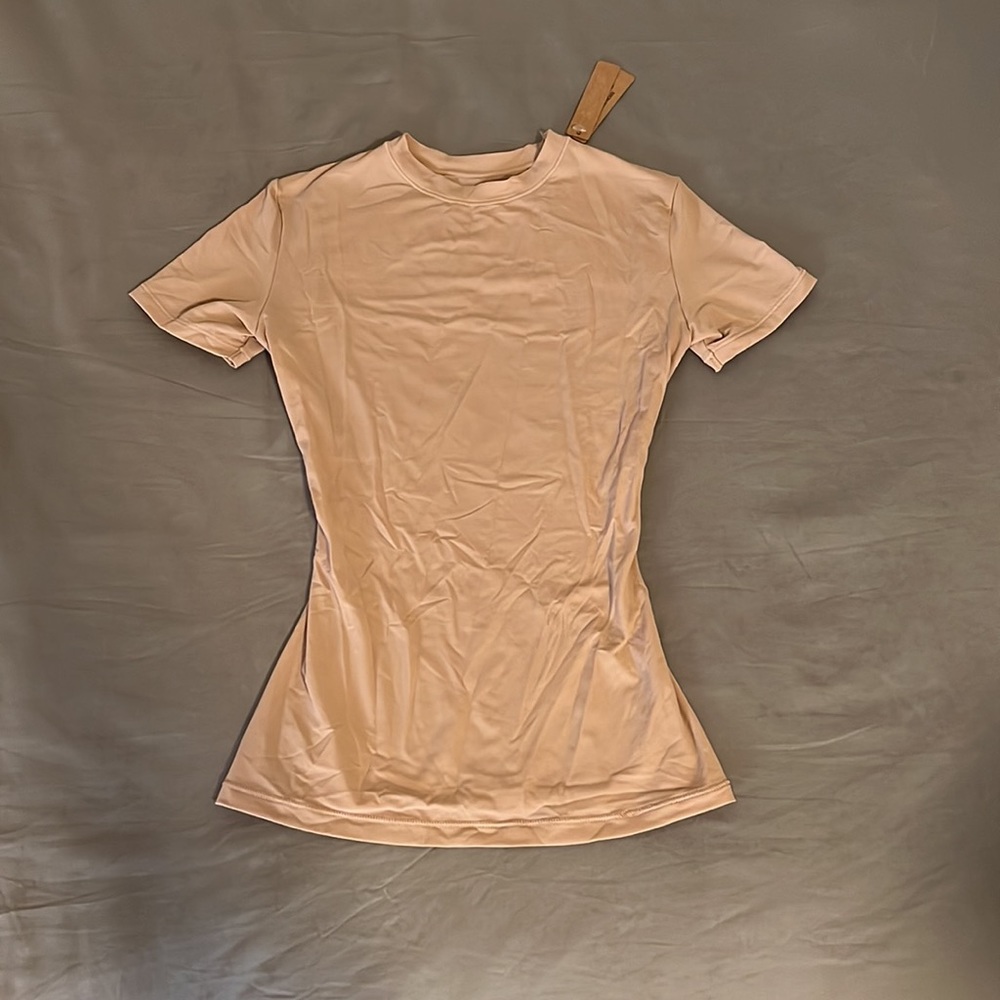 SKIMS FITS EVERYBODY T-SHIRT